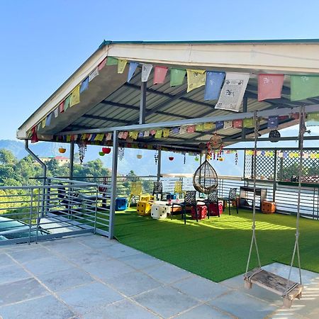 The Auriga 3Bhk Fully Entair Villa With Bonfire In Kasauli I Pvt Stay I Open Air Terrace I Kitchen Livingroom I Lawn Bonfire I Gaming Zone מראה חיצוני תמונה