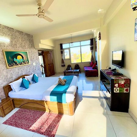 The Auriga 3Bhk Fully Entair Villa With Bonfire In Kasauli I Pvt Stay I Open Air Terrace I Kitchen Livingroom I Lawn Bonfire I Gaming Zone מראה חיצוני תמונה