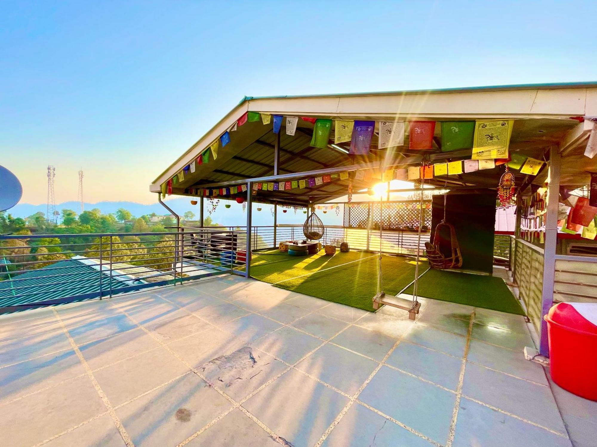The Auriga 3Bhk Fully Entair Villa With Bonfire In Kasauli I Pvt Stay I Open Air Terrace I Kitchen Livingroom I Lawn Bonfire I Gaming Zone מראה חיצוני תמונה