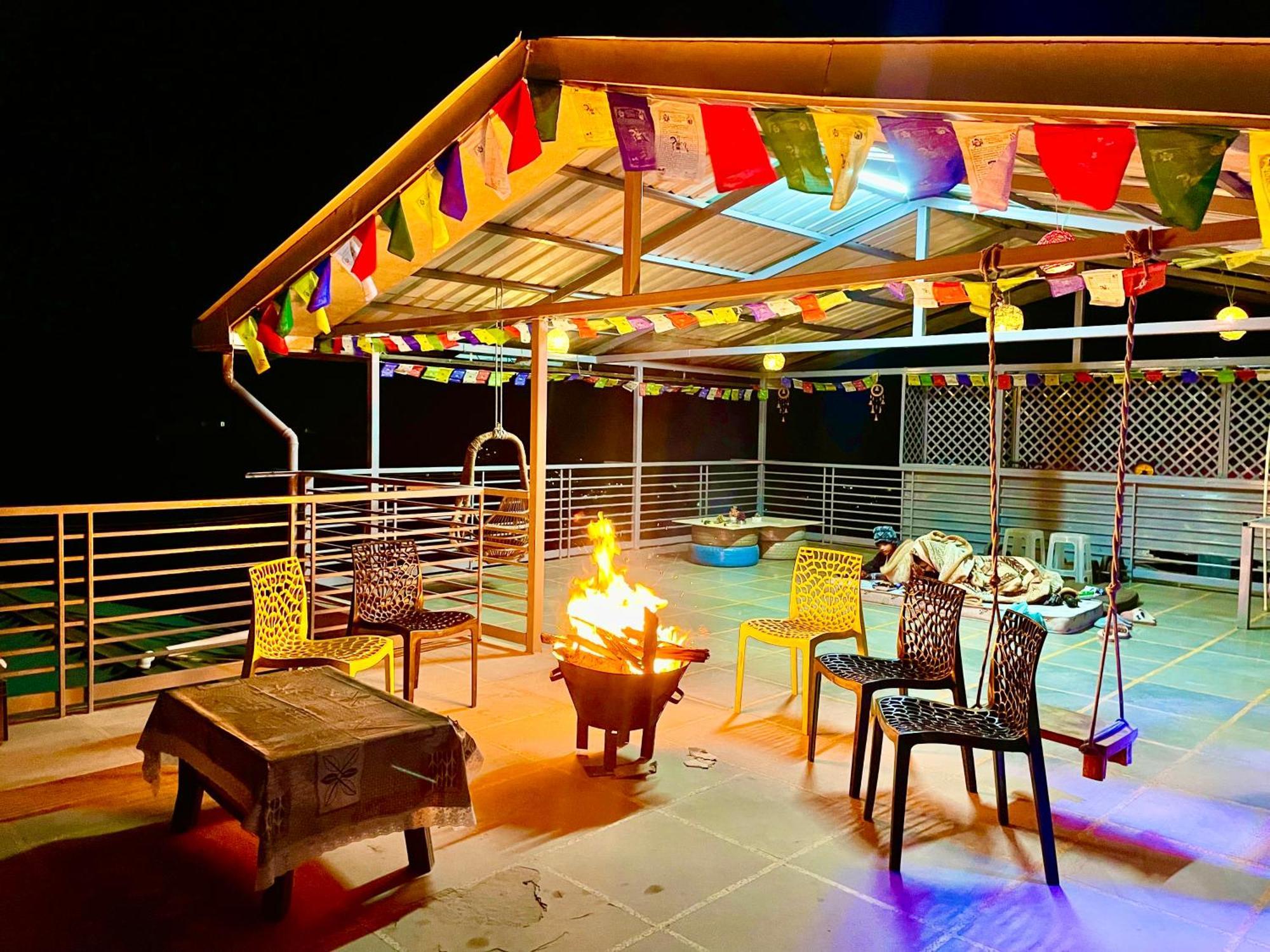 The Auriga 3Bhk Fully Entair Villa With Bonfire In Kasauli I Pvt Stay I Open Air Terrace I Kitchen Livingroom I Lawn Bonfire I Gaming Zone מראה חיצוני תמונה