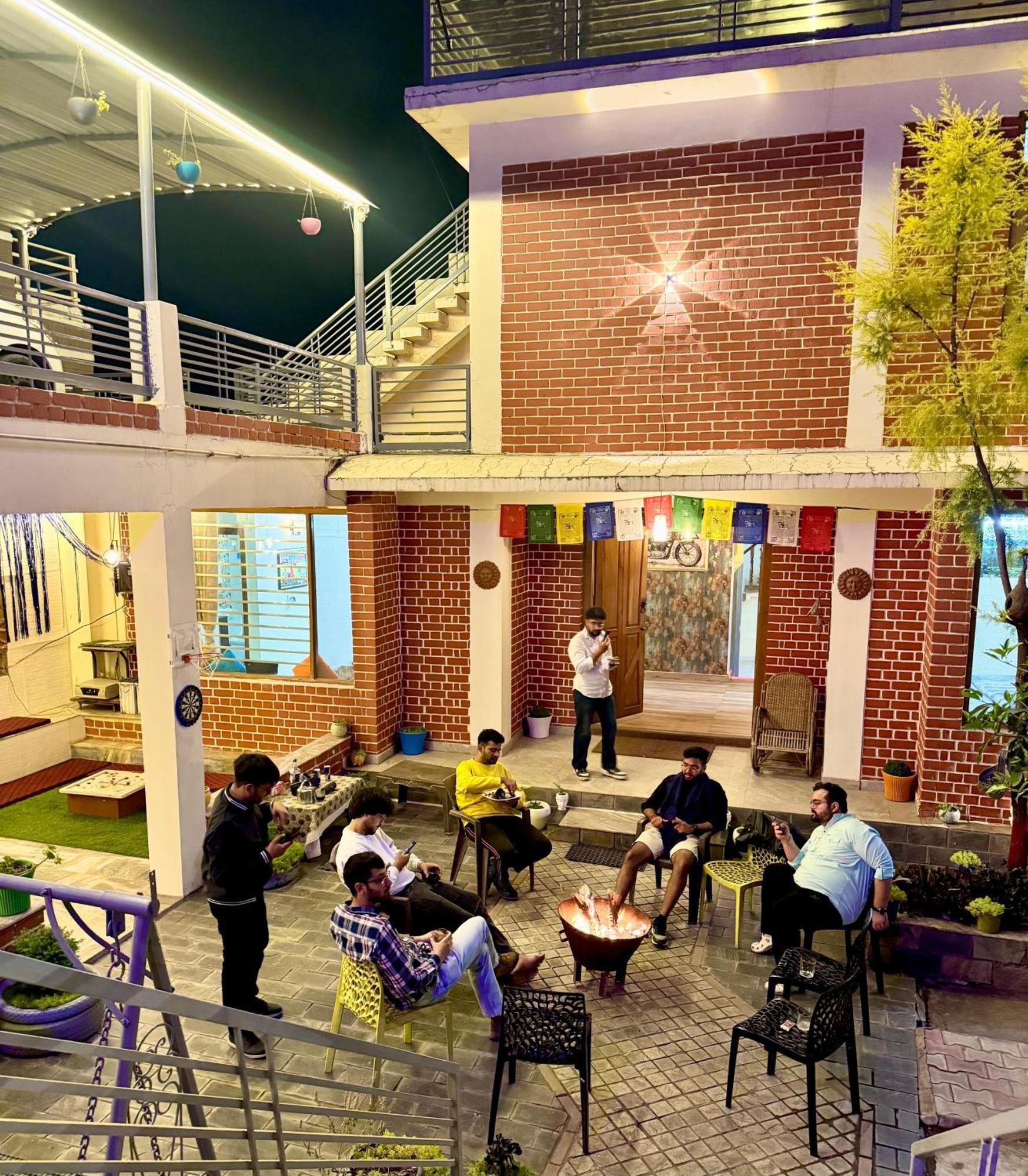 The Auriga 3Bhk Fully Entair Villa With Bonfire In Kasauli I Pvt Stay I Open Air Terrace I Kitchen Livingroom I Lawn Bonfire I Gaming Zone מראה חיצוני תמונה