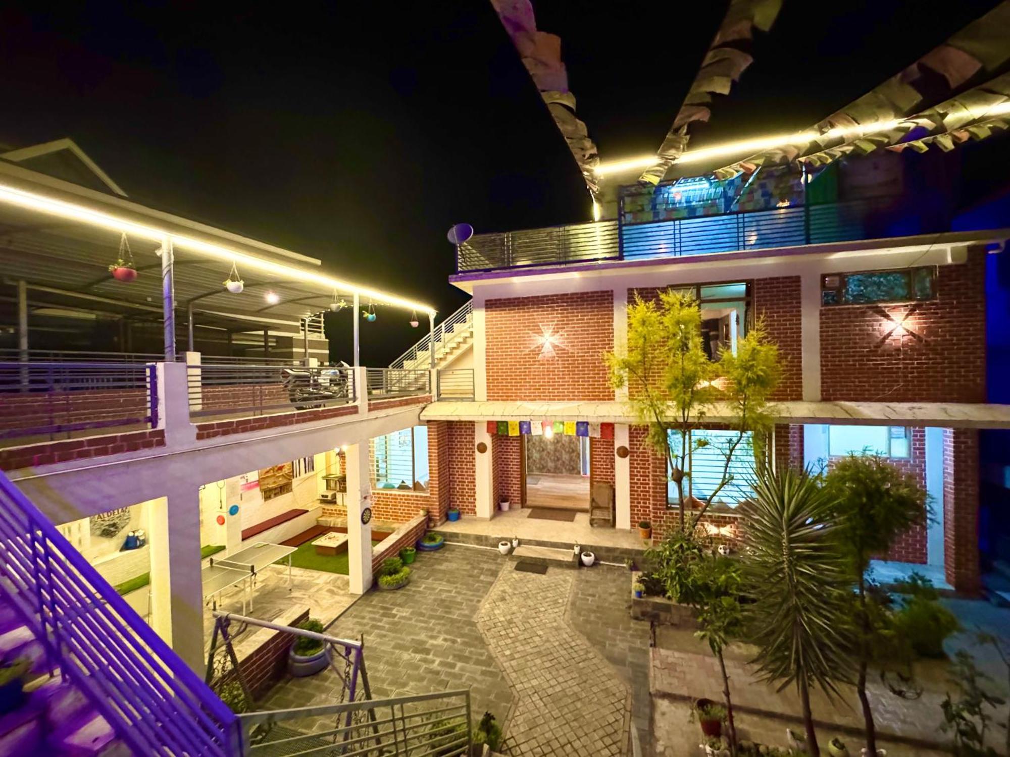 The Auriga 3Bhk Fully Entair Villa With Bonfire In Kasauli I Pvt Stay I Open Air Terrace I Kitchen Livingroom I Lawn Bonfire I Gaming Zone מראה חיצוני תמונה